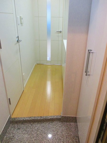 グリフィン横浜・桜木町七番館 玄関