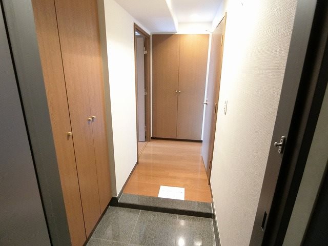 ライブタワー武蔵浦和 玄関